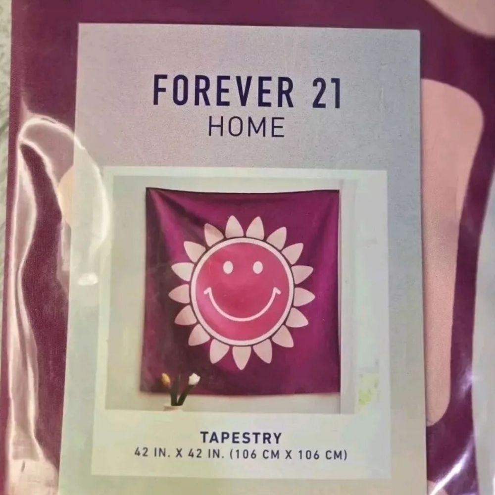 Forever 21 Home Tapestry Dorm Room Decor 42x42" Rose Violet Smiley Face MSP$27
